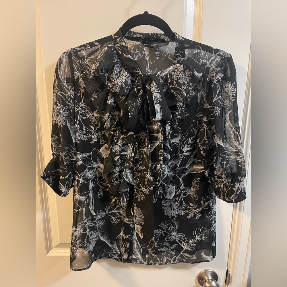 White House Black Market XS blouse